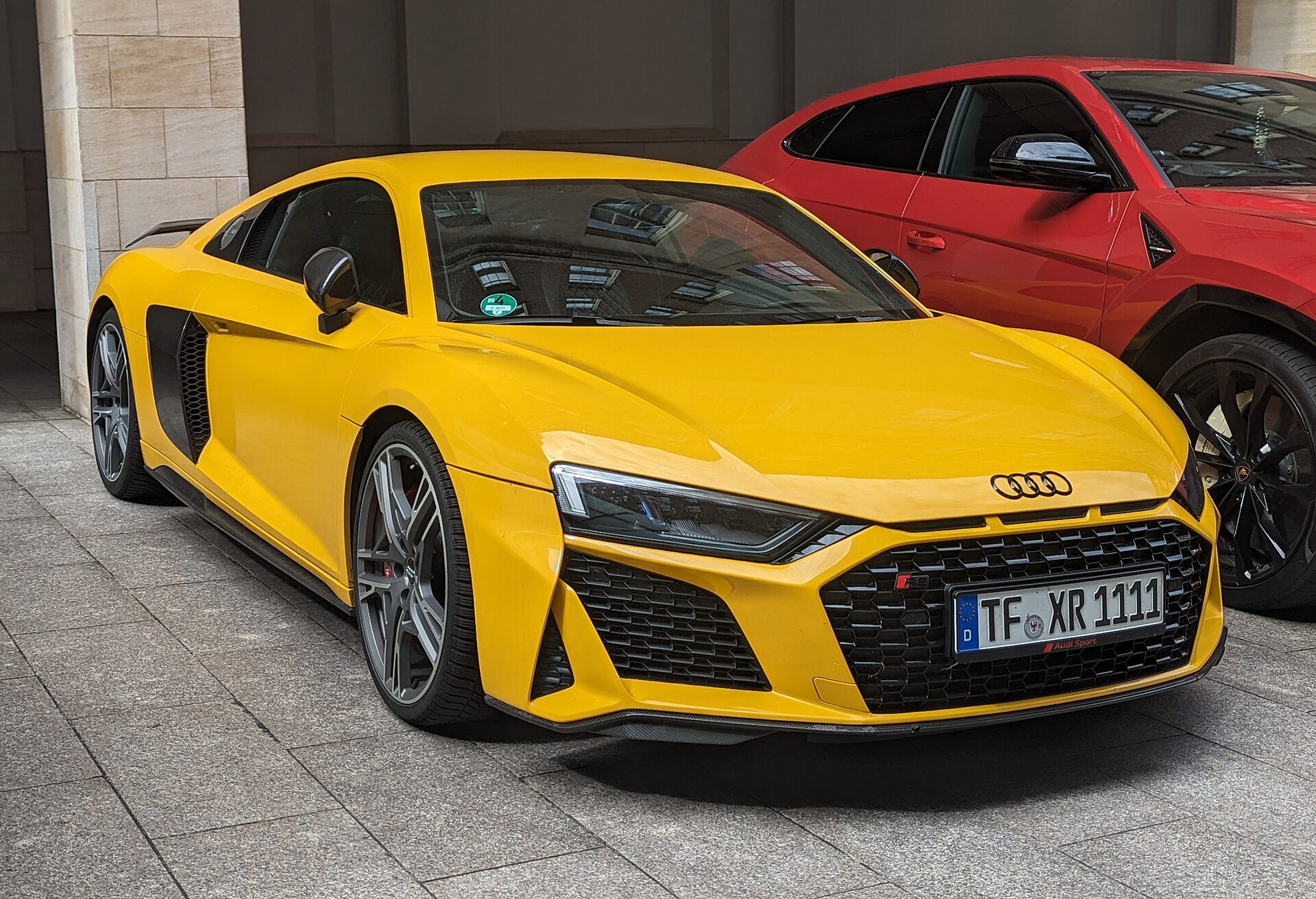 Audi R8 V10 performance.