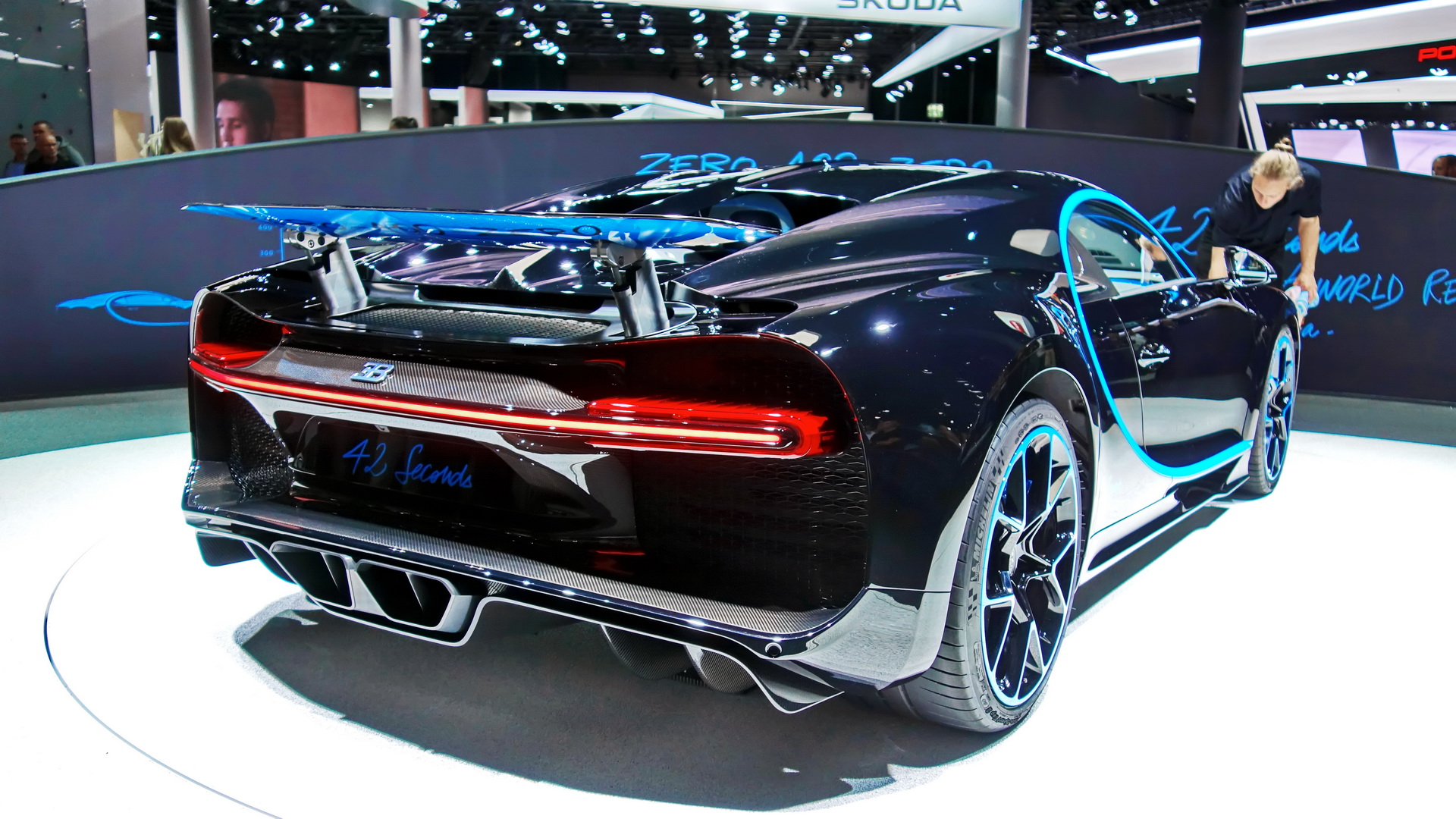 Bugatti Chiron, hypercar.