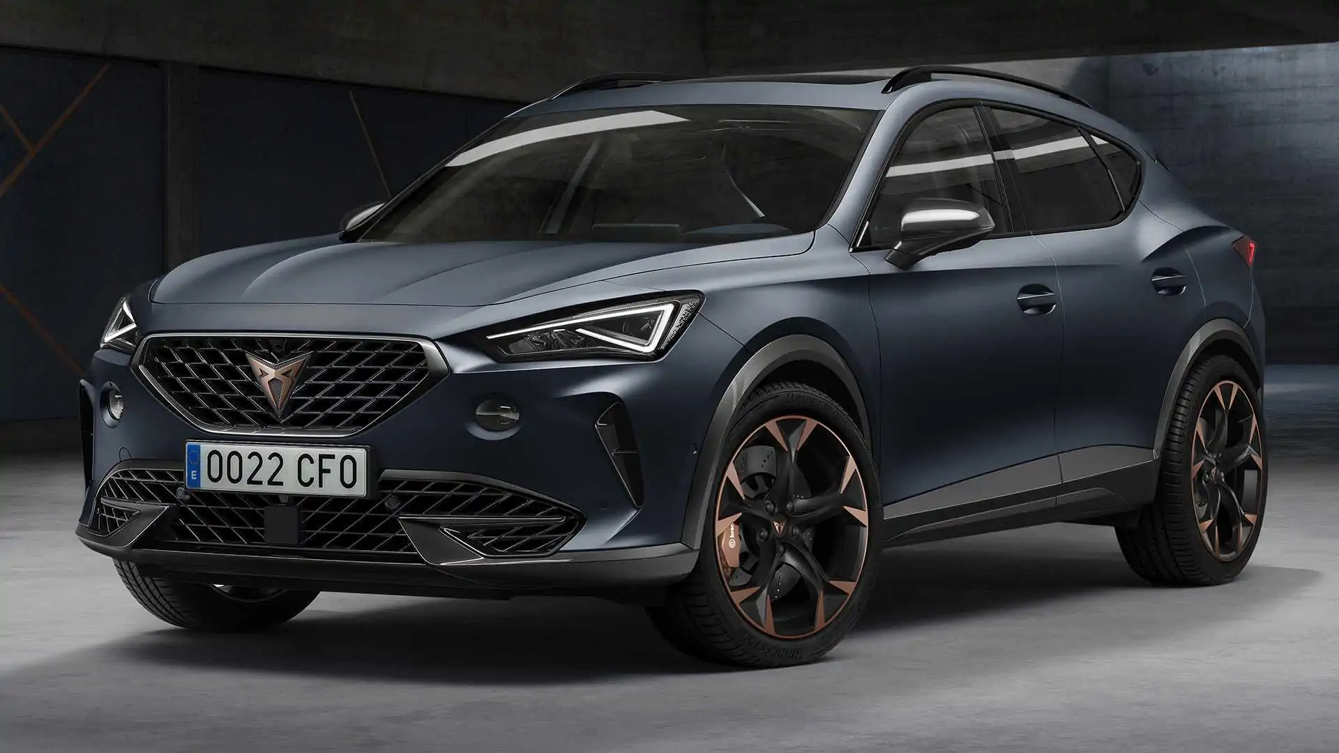 Cupra Formentor gris, SUV sportif.