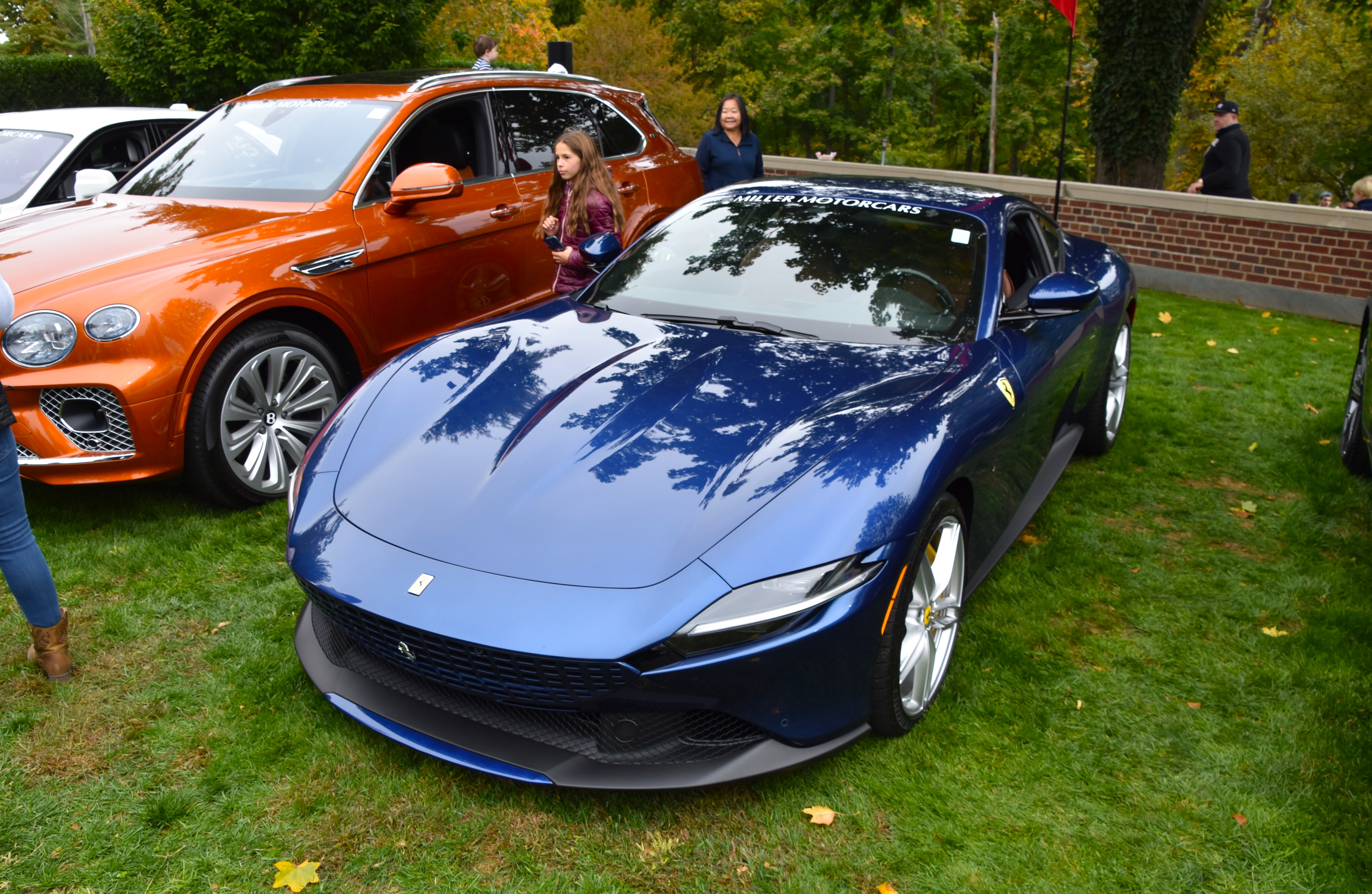 Ferrari Roma rouge, sportive grand tourisme.