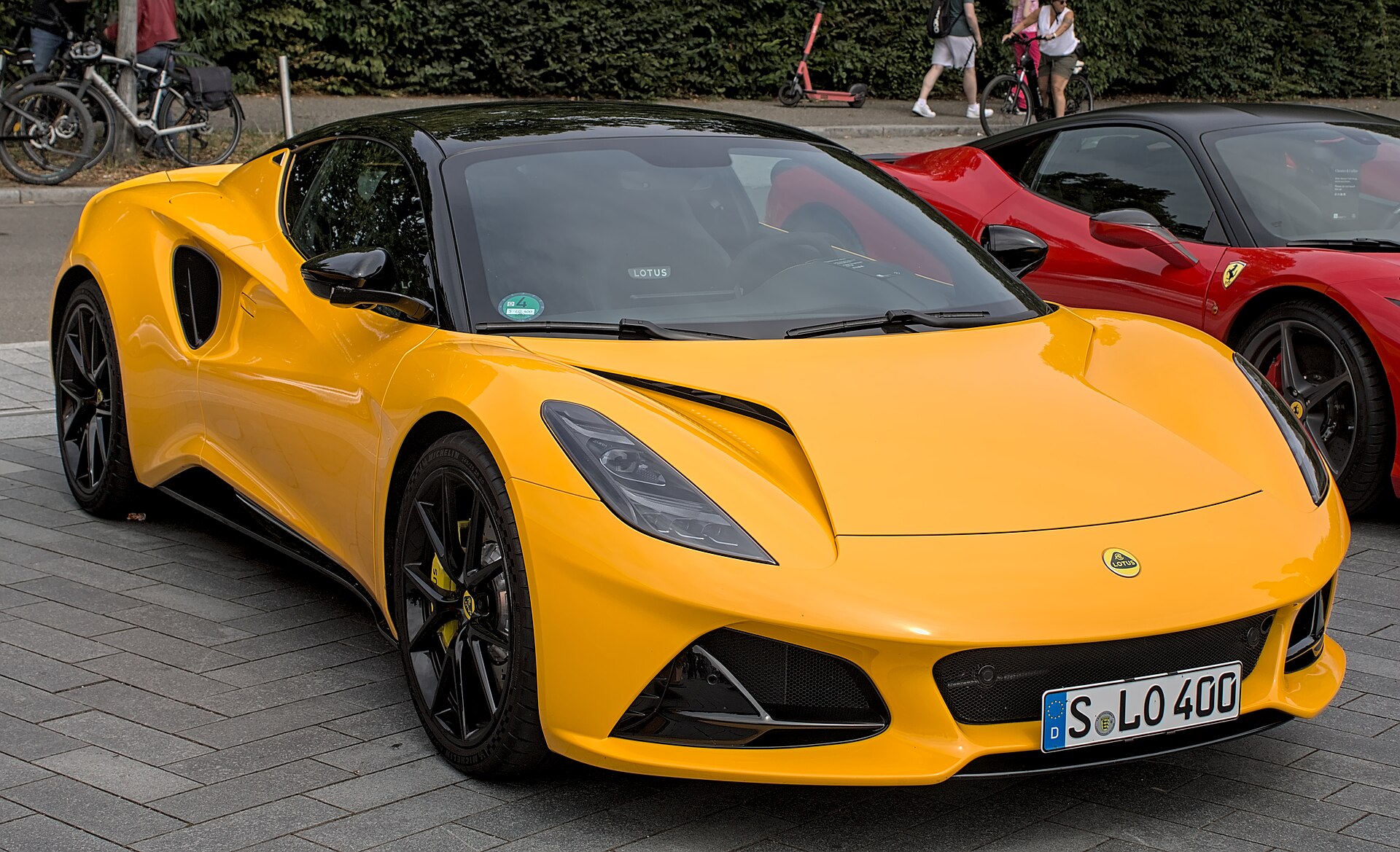 Lotus Emira, coupé sport.