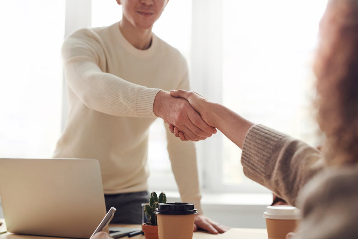 Rencontre business et mise en relation professionnelle.