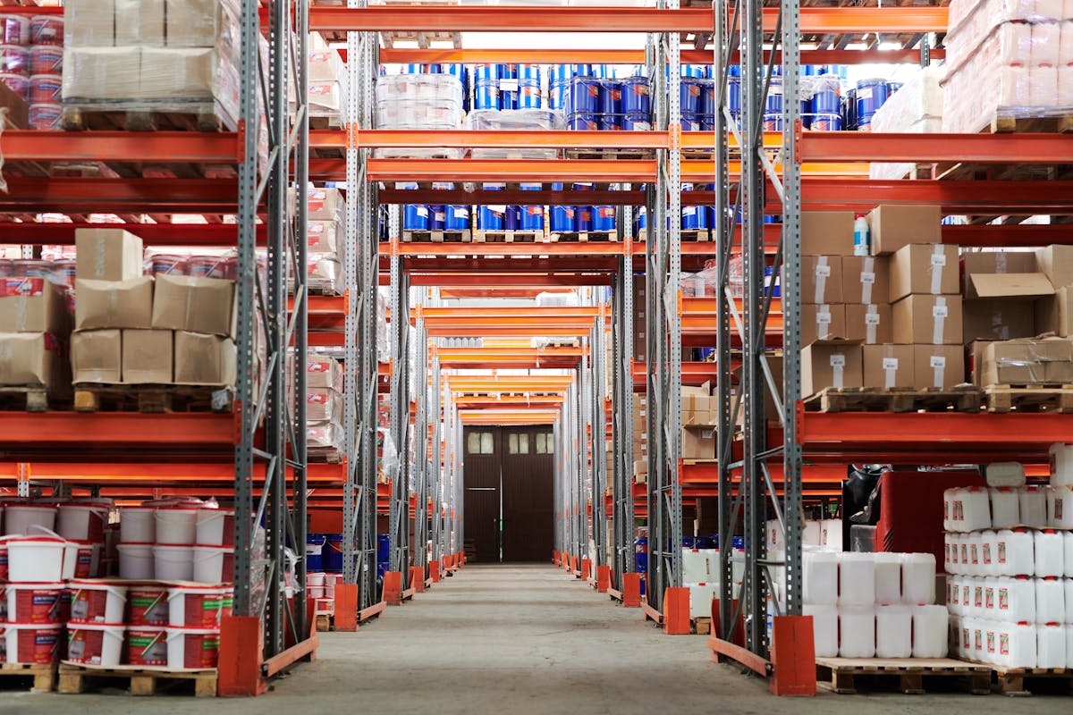 Organisation logistique et connexions internationales.